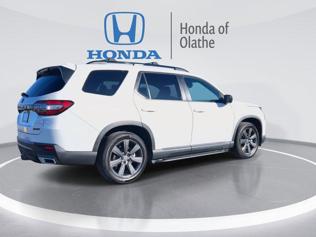 used 2025 Honda Pilot car, priced at $41,901