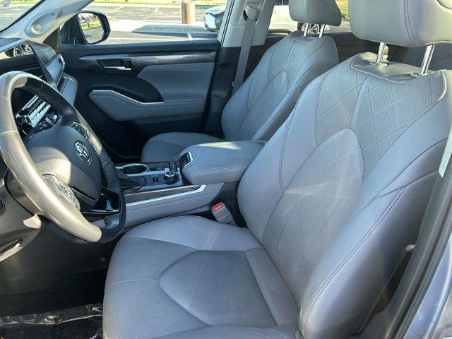 used 2021 Toyota Highlander car, priced at $33,900