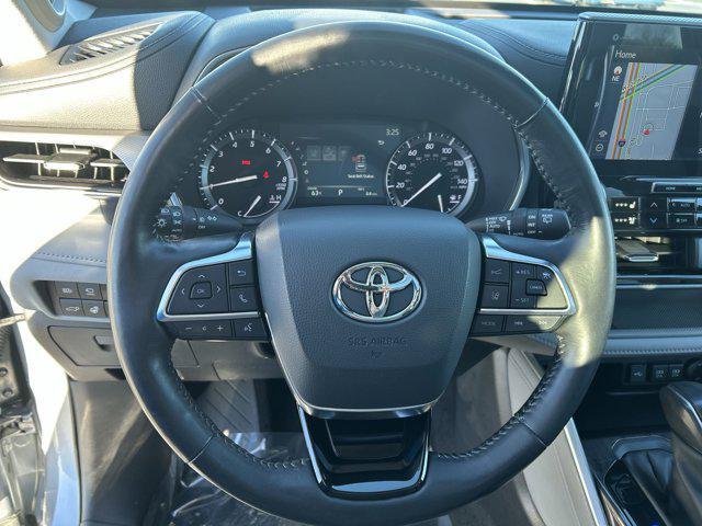 used 2021 Toyota Highlander car, priced at $33,900