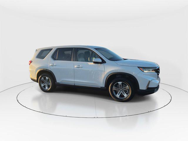 new 2025 Honda Pilot car, priced at $45,930