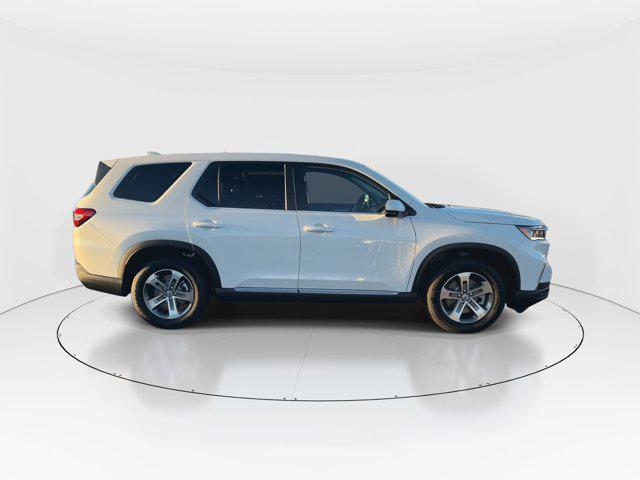 new 2025 Honda Pilot car, priced at $45,930