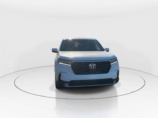 new 2025 Honda Pilot car, priced at $47,450