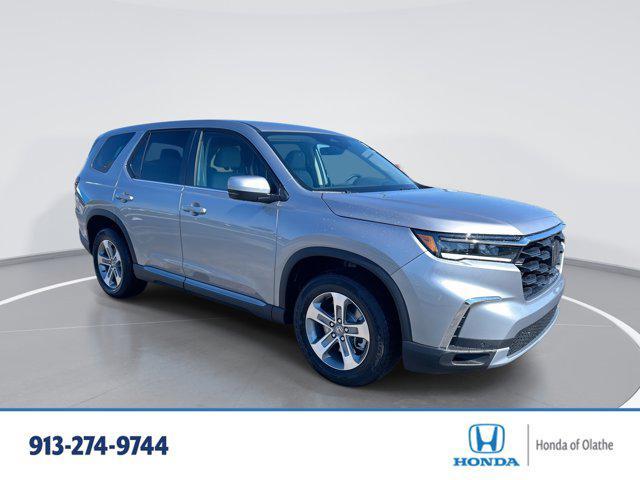 new 2025 Honda Pilot car, priced at $44,825