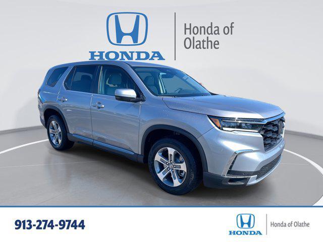 new 2025 Honda Pilot car, priced at $44,825
