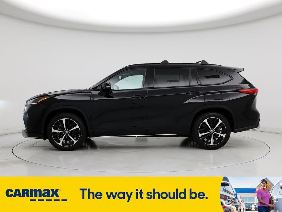 used 2022 Toyota Highlander car, priced at $40,998