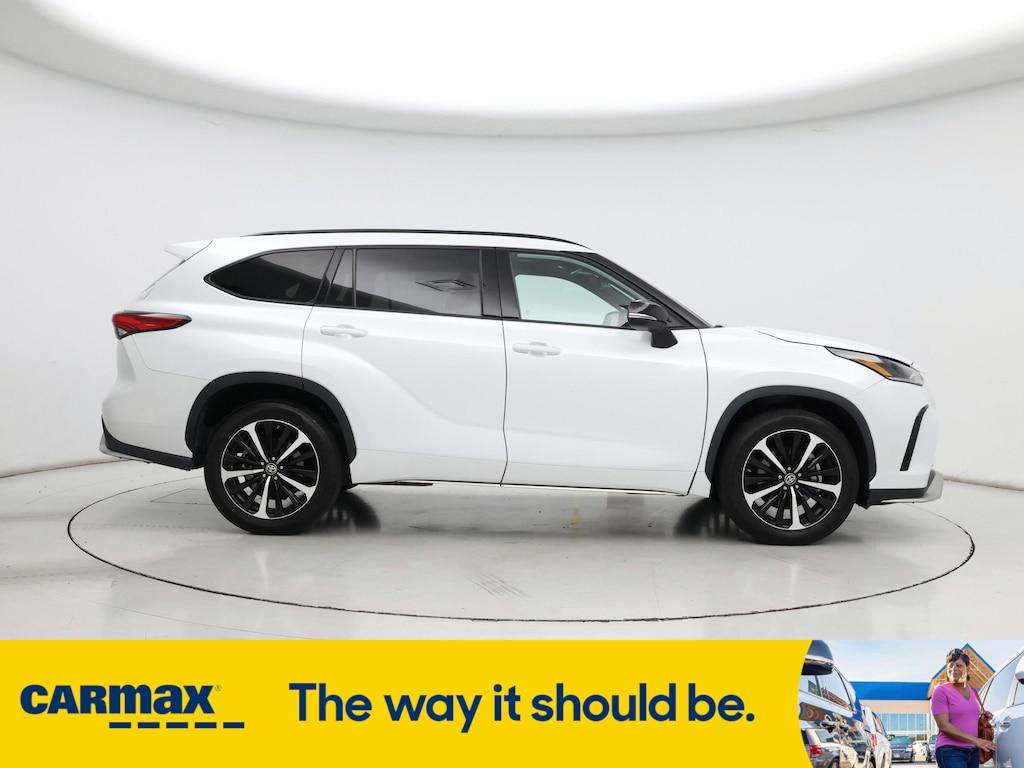 used 2022 Toyota Highlander car, priced at $41,998