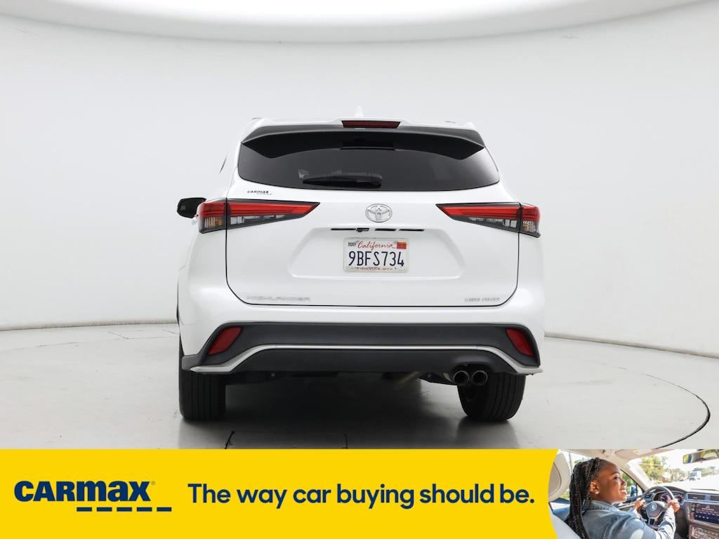 used 2022 Toyota Highlander car, priced at $41,998