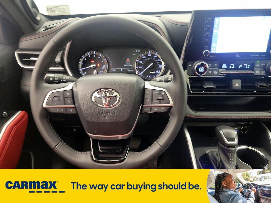 used 2022 Toyota Highlander car, priced at $41,998