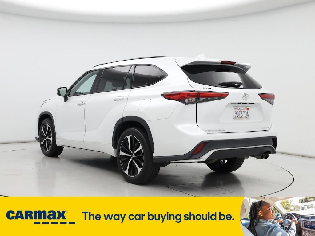 used 2022 Toyota Highlander car, priced at $41,998