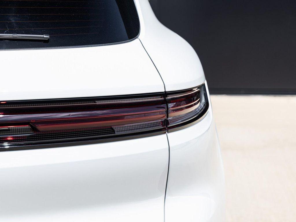 new 2025 Porsche Cayenne car, priced at $107,225