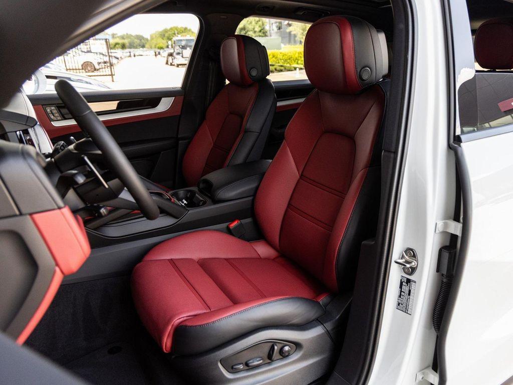 new 2025 Porsche Cayenne car, priced at $107,225