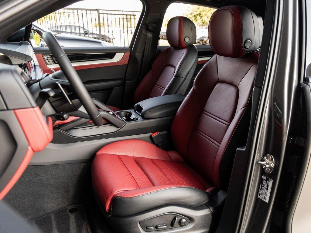 new 2025 Porsche Cayenne car, priced at $127,515