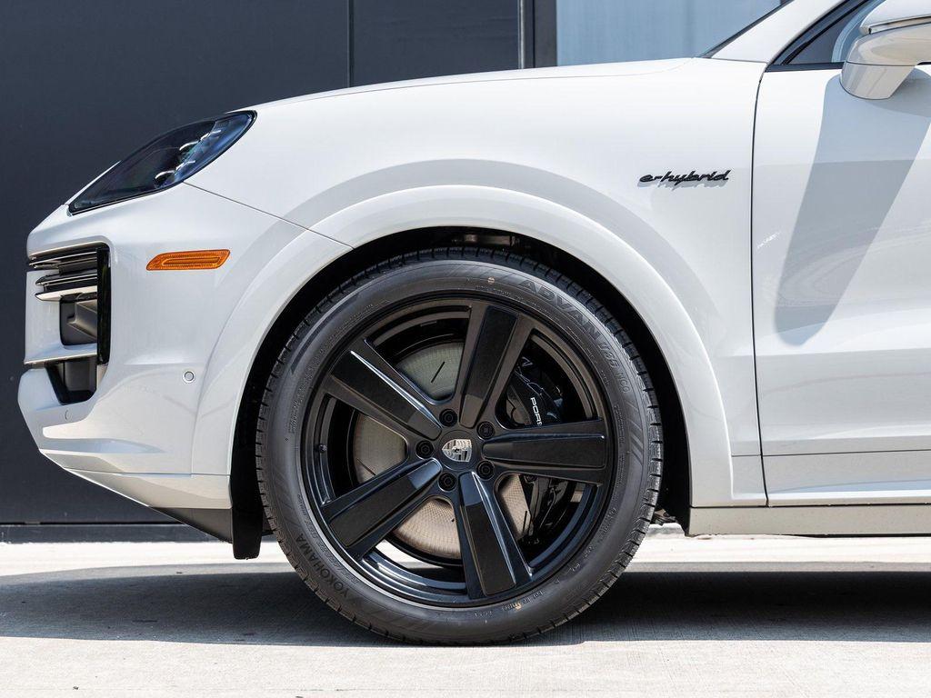 new 2025 Porsche Cayenne car, priced at $205,545