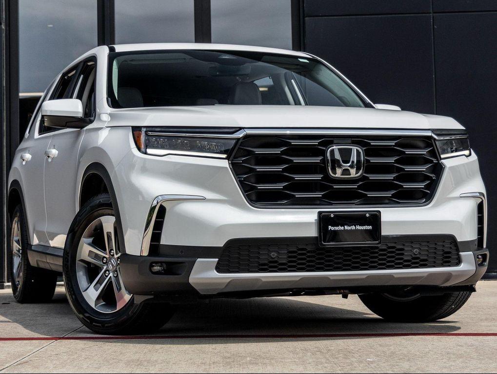 used 2025 Honda Pilot car, priced at $38,491