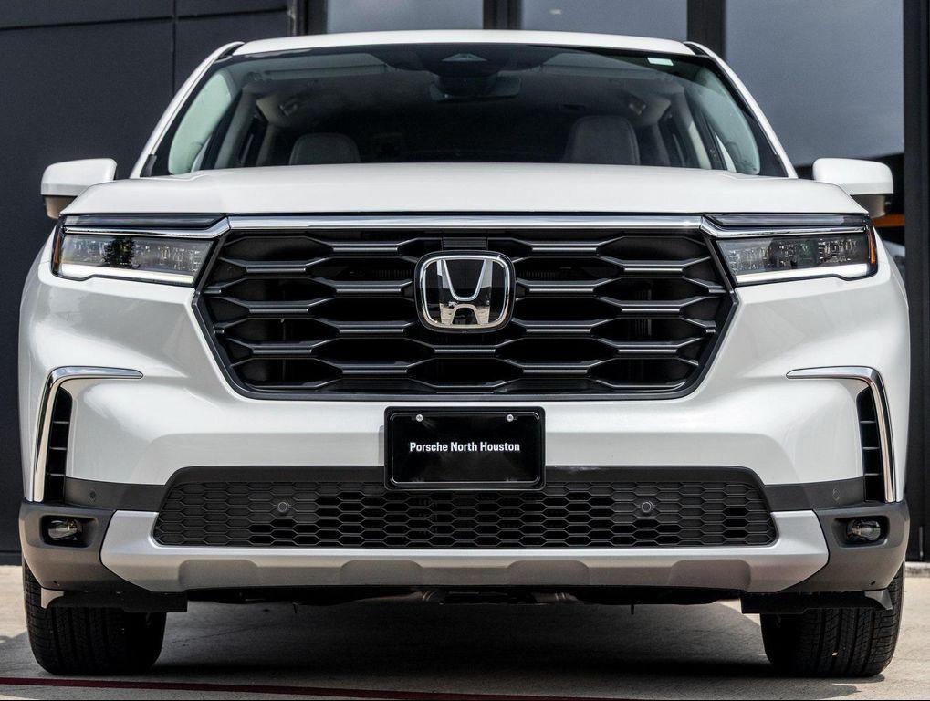 used 2025 Honda Pilot car, priced at $38,491