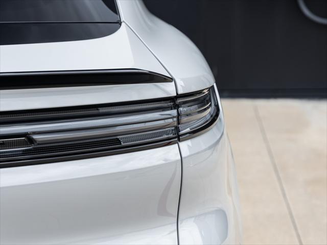 used 2025 Porsche Cayenne E-Hybrid car, priced at $187,991