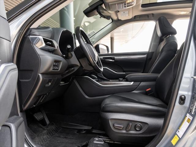 used 2021 Toyota Highlander car, priced at $35,991