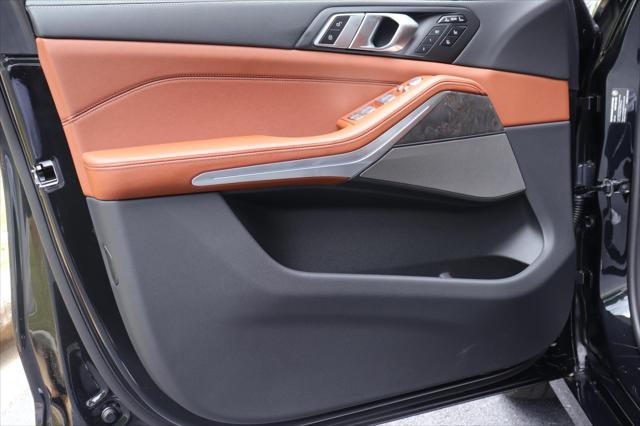 new 2025 BMW X7 car, priced at $99,260