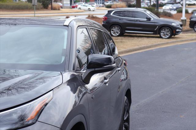 used 2022 Toyota Highlander car, priced at $31,644