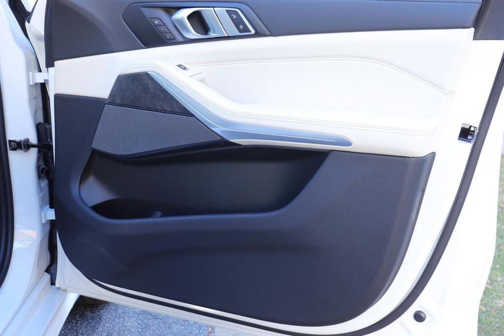 new 2026 BMW X7 car, priced at $100,235