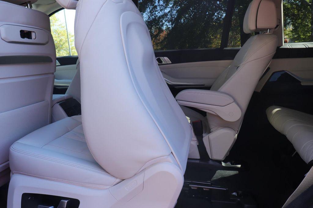 new 2026 BMW X7 car, priced at $93,925