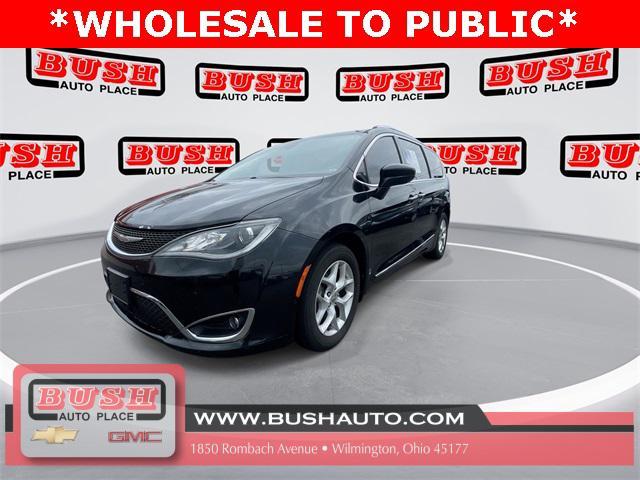 used 2017 Chrysler Pacifica car, priced at $8,000