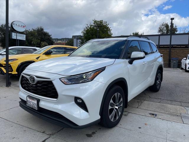 used 2022 Toyota Highlander car, priced at $34,995