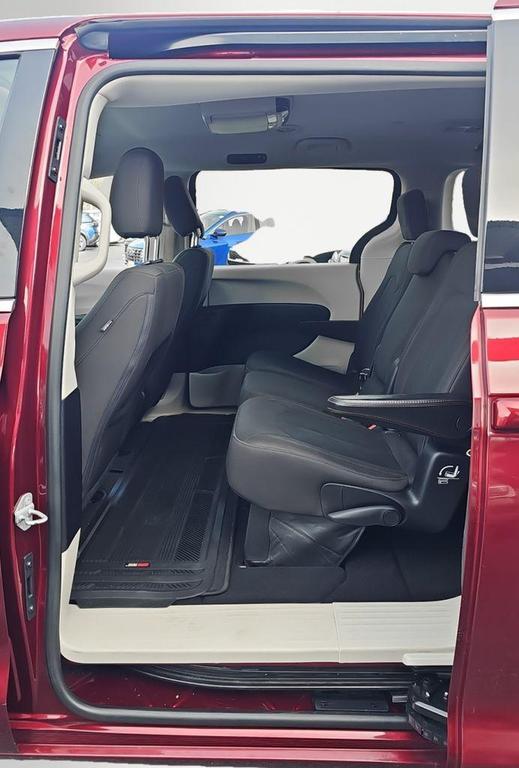 used 2017 Chrysler Pacifica car, priced at $11,300