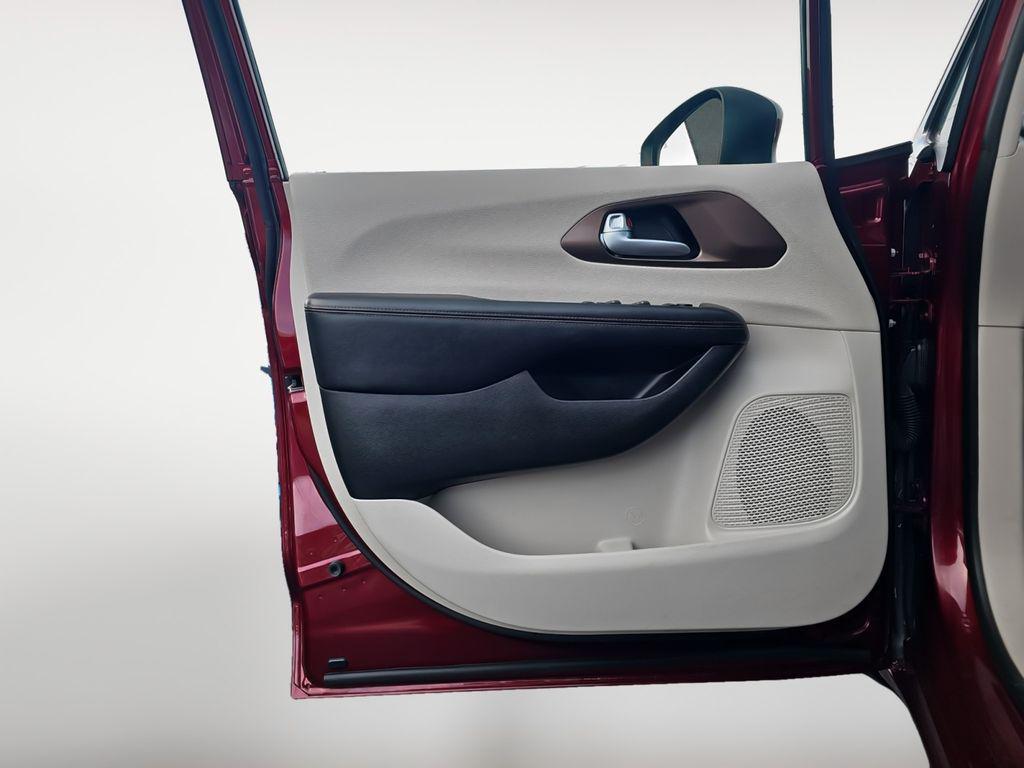 used 2017 Chrysler Pacifica car, priced at $11,300