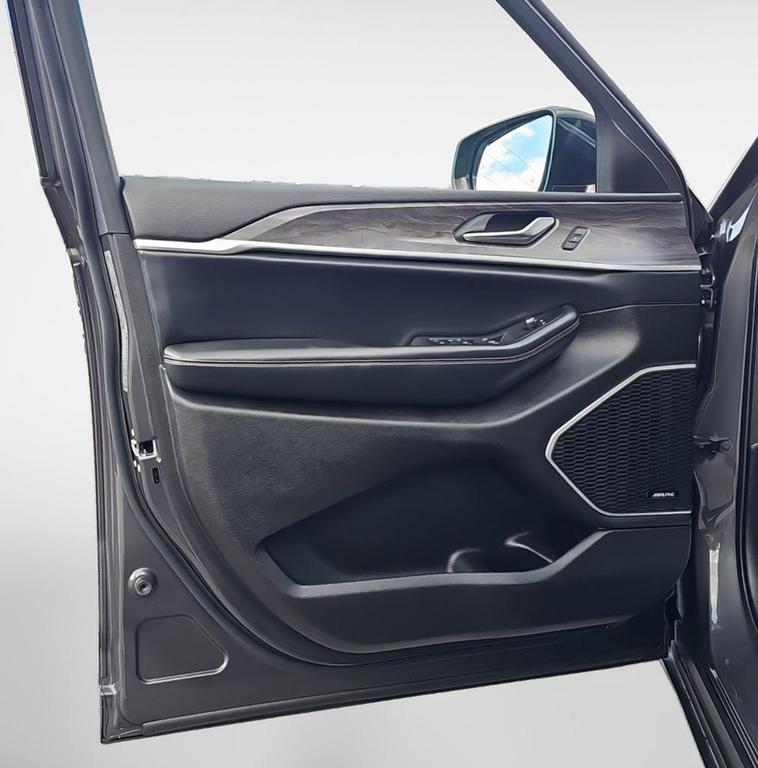 used 2022 Jeep Grand Cherokee car, priced at $28,000