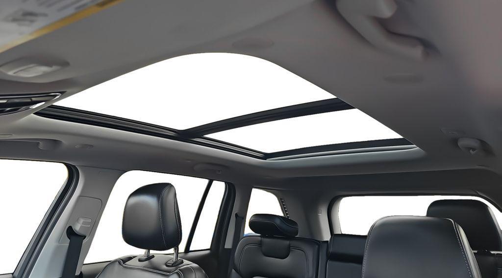 used 2022 Jeep Grand Cherokee car, priced at $28,000