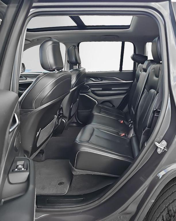 used 2022 Jeep Grand Cherokee car, priced at $28,000