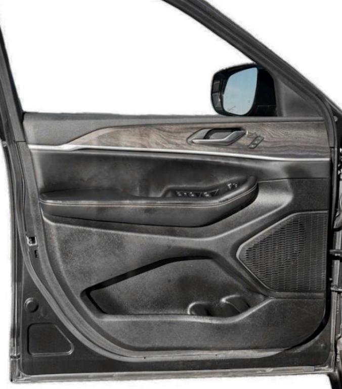 used 2023 Jeep Grand Cherokee car, priced at $31,000