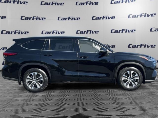 used 2021 Toyota Highlander car, priced at $28,900