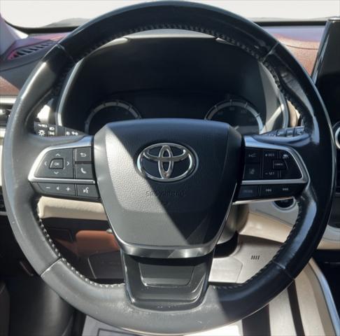 used 2021 Toyota Highlander car, priced at $28,900