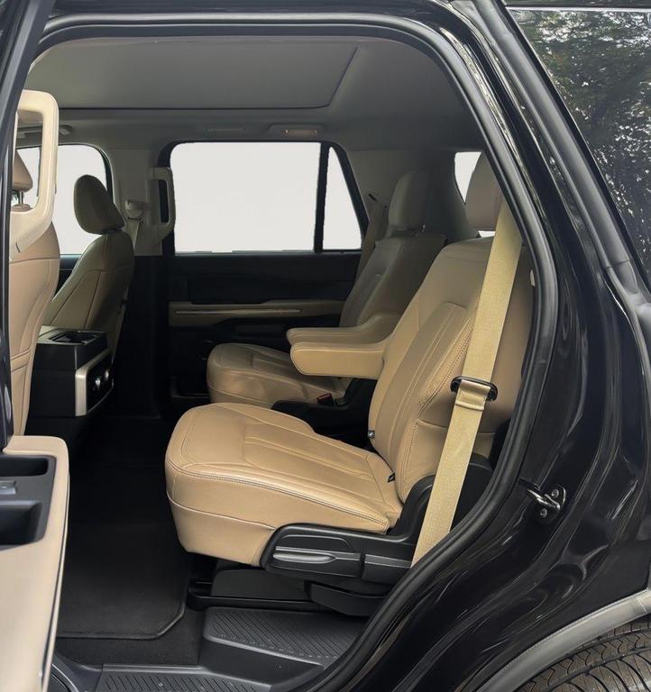 used 2024 Ford Expedition car, priced at $47,000