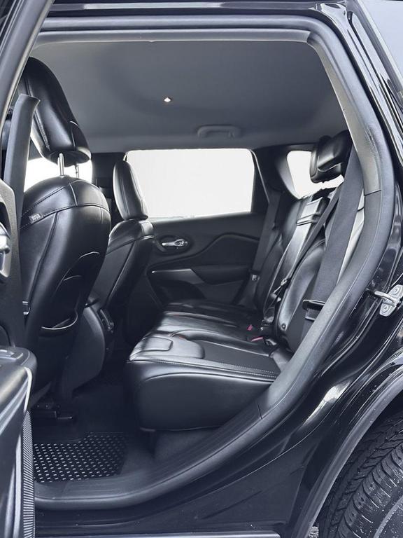 used 2019 Jeep Cherokee car, priced at $13,300