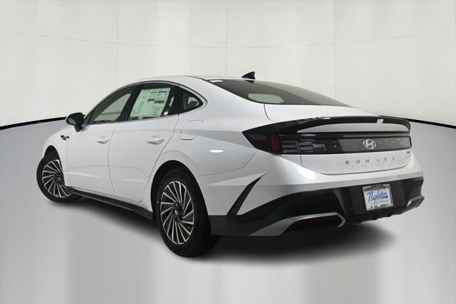 new 2025 Hyundai Sonata Hybrid car, priced at $33,135