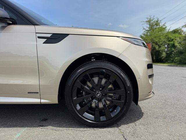 new 2025 Land Rover Range Rover Sport car, priced at $131,600
