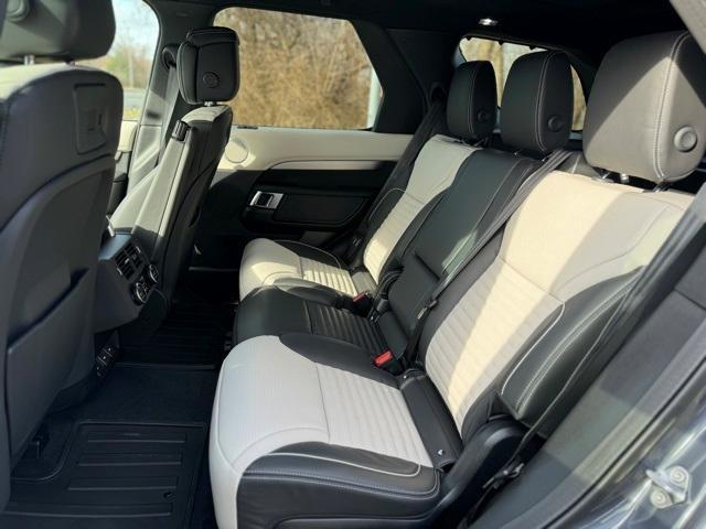 new 2024 Land Rover Discovery car, priced at $59,970