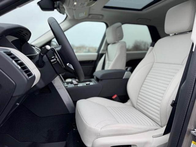 new 2025 Land Rover Discovery car, priced at $63,778