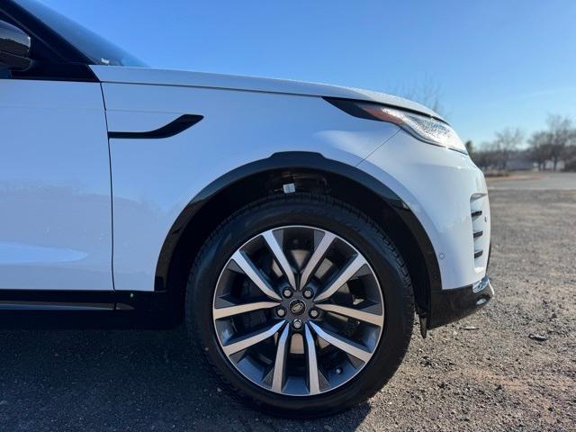 new 2025 Land Rover Discovery car, priced at $75,178