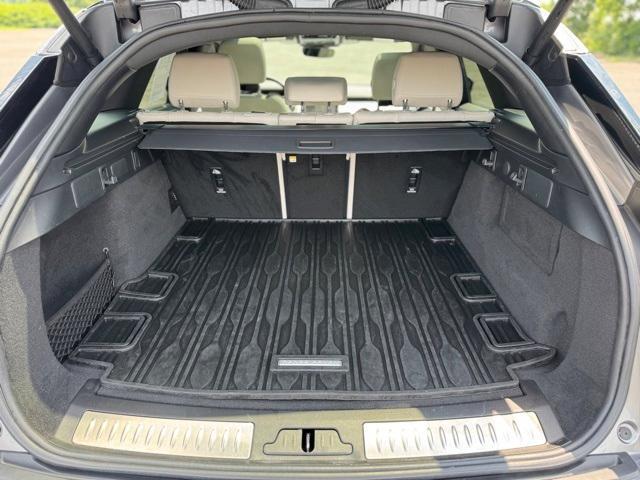 used 2022 Land Rover Range Rover Velar car, priced at $45,498