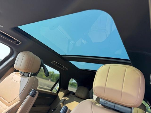 new 2025 Land Rover Range Rover Sport car, priced at $92,150