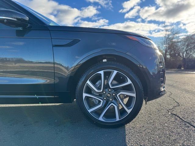 new 2025 Land Rover Discovery car, priced at $69,528