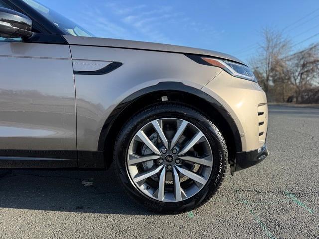 new 2025 Land Rover Discovery car, priced at $69,828