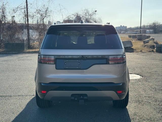 new 2025 Land Rover Discovery car, priced at $69,828