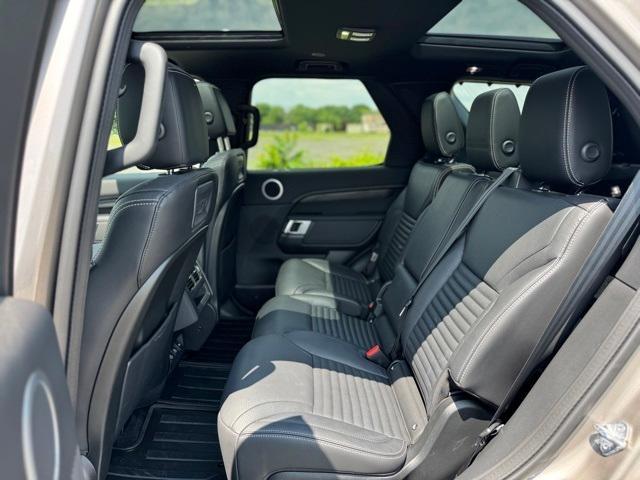 used 2022 Land Rover Discovery car, priced at $39,997