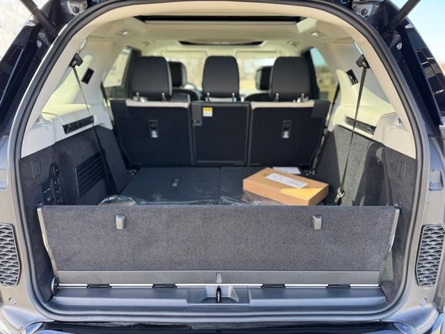 new 2025 Land Rover Discovery car, priced at $79,968