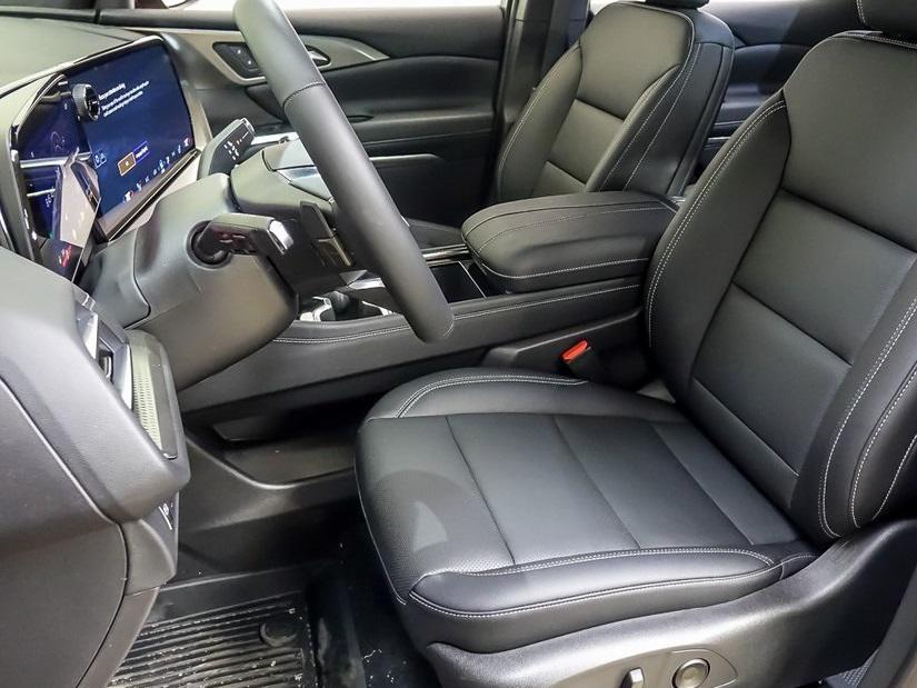 new 2025 Chevrolet Traverse car, priced at $42,262